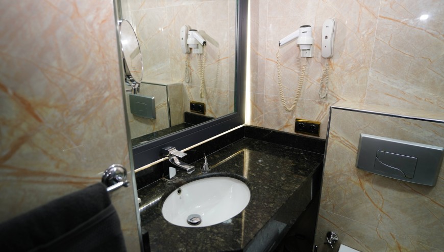 https://www.auramarinahotel.com/upload/dsc04951-870x495.jpg