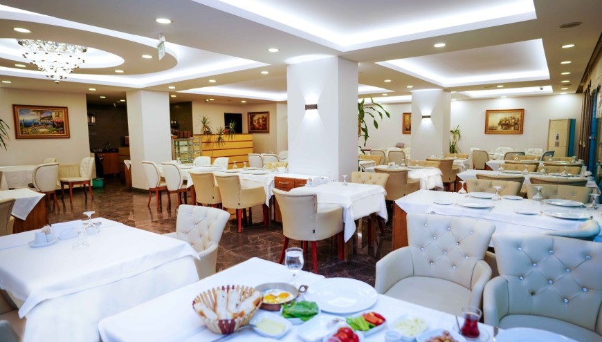https://www.auramarinahotel.com/upload/img-20250407-wa0010-870x495.jpg