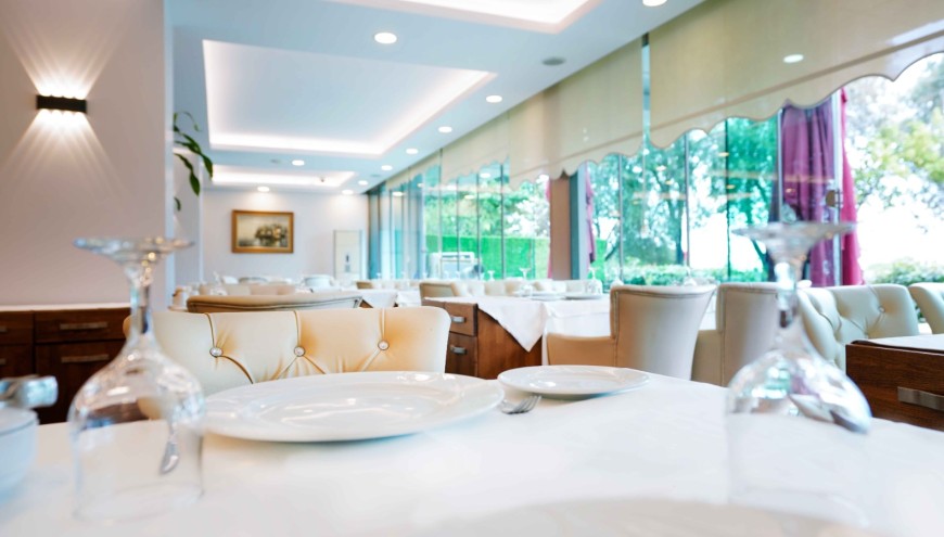 https://www.auramarinahotel.com/upload/img-20250407-wa0014-870x495.jpg
