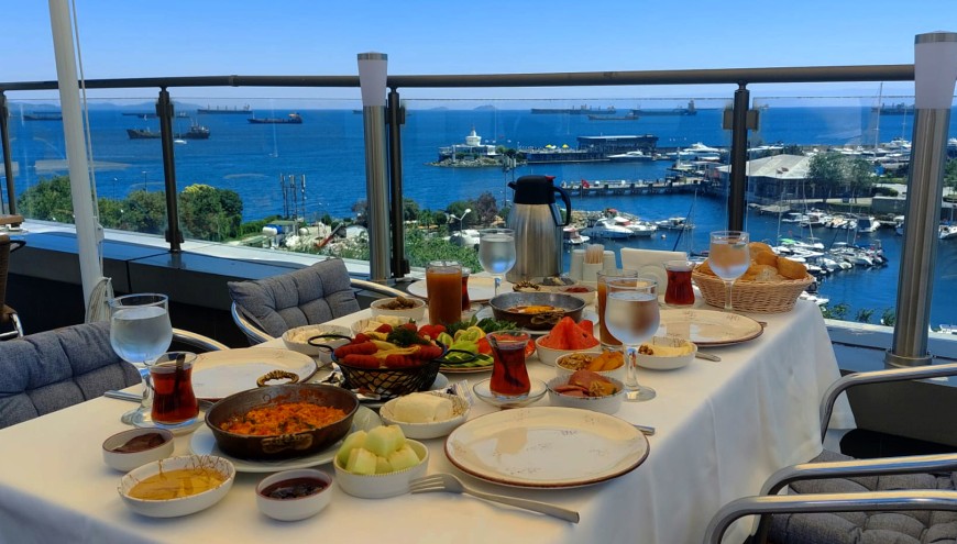https://www.auramarinahotel.com/upload/img-20250407-wa0016-870x495.jpg